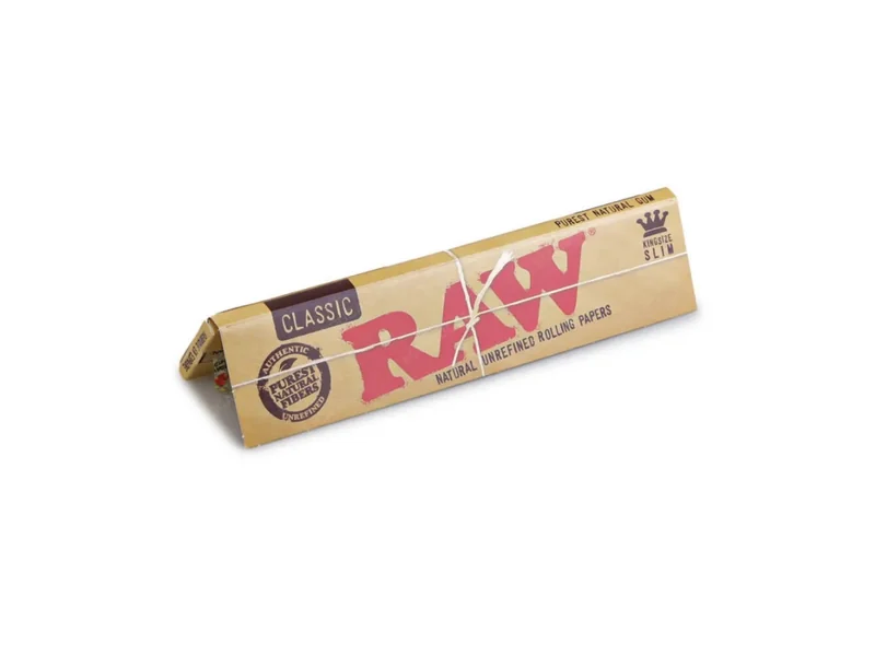 Seda RAW Classic King Size, uma das marcas de papel para enrolar da El Loko Conveniência, em São Bernardo do Campo
